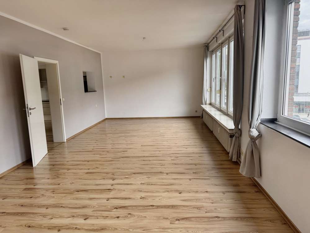 Thumbnail-Wohnung zum Kaufen in Krefeld 235.000,00 € 114.66 m²