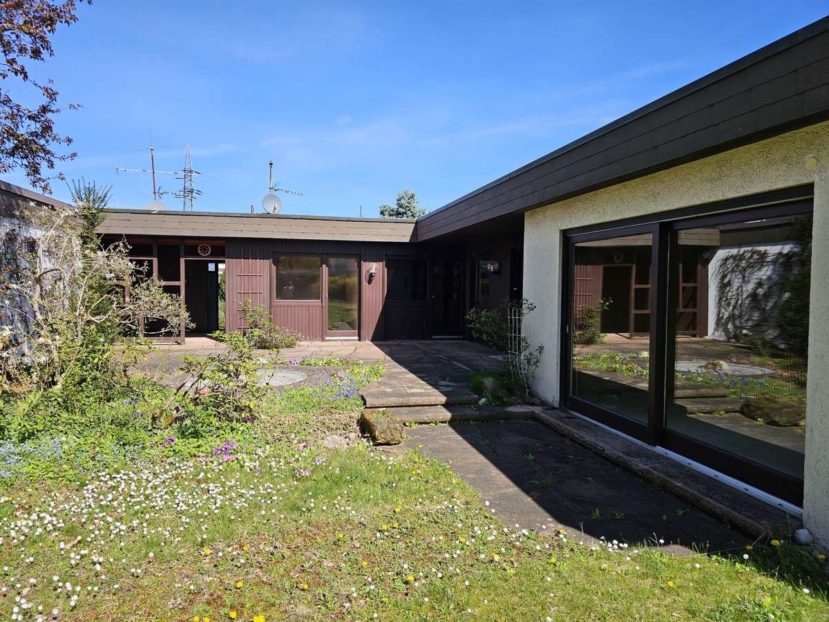 Thumbnail-Haus zum Kaufen in Stuttgart Dürrlewang 1.090.000,00 € 222 m²