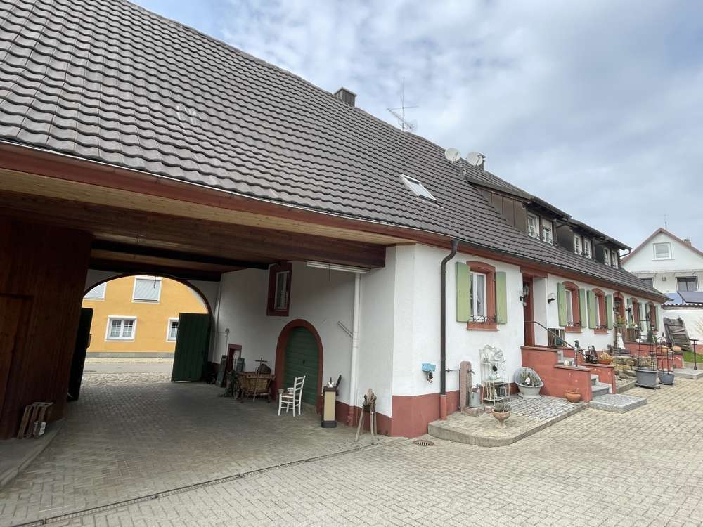 Thumbnail-Haus zum Kaufen in Ballrechten-Dottingen 559.000,00 € 246 m²