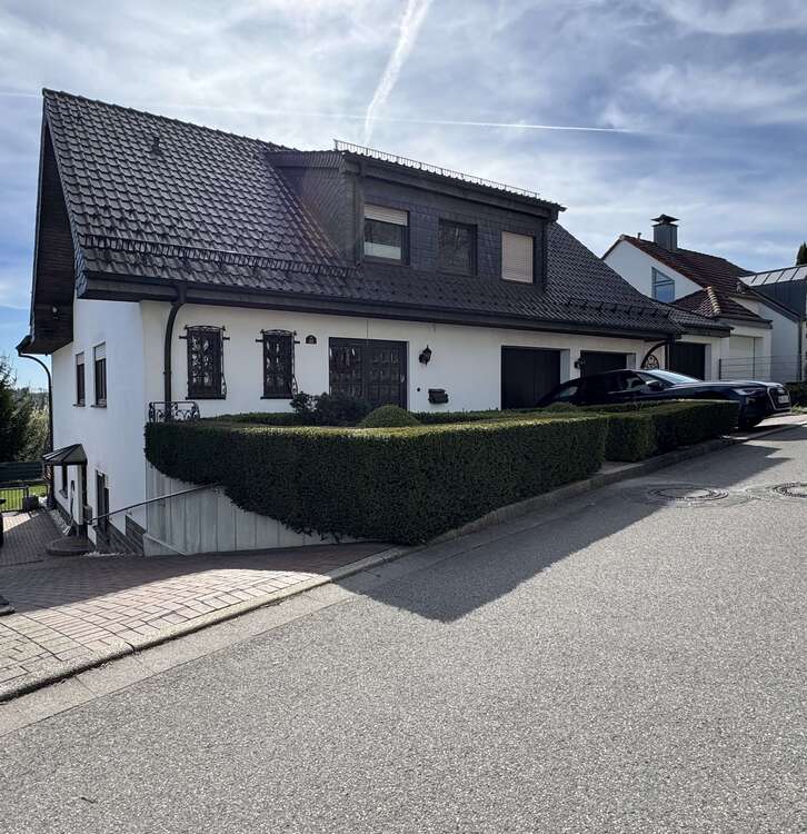 Thumbnail-Haus zum Mieten in Lüdenscheid 1.100,00 € 151 m²