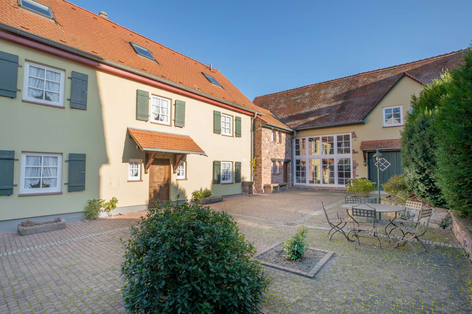 Thumbnail-Haus zum Kaufen in Dietzenbach 1.100.000,00 € 404.62 m²