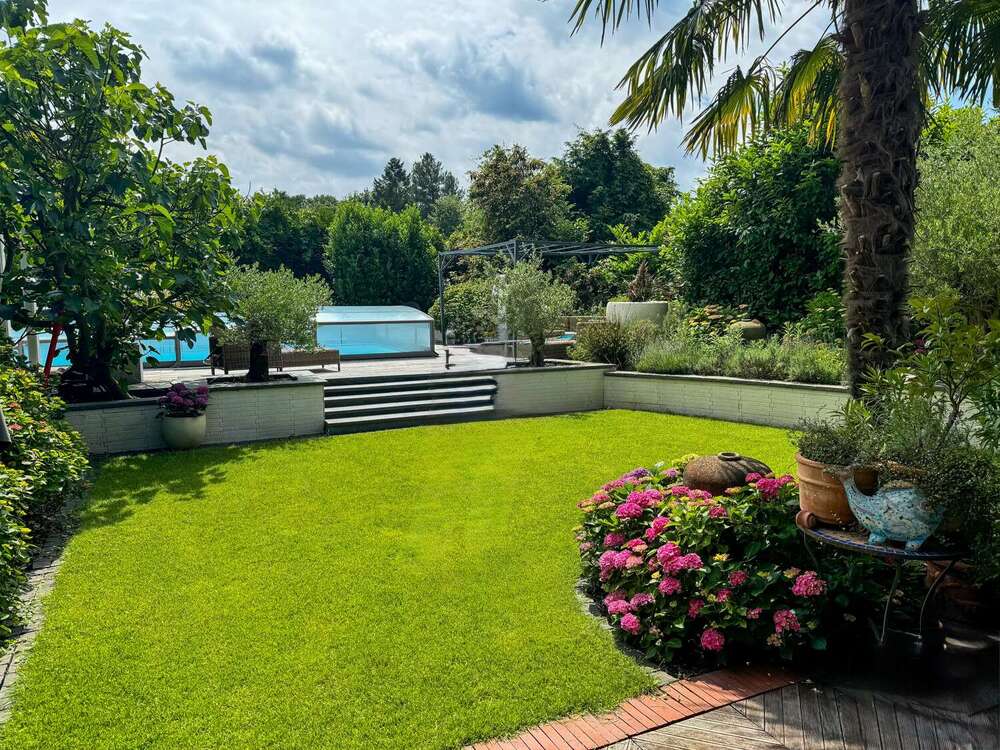 Thumbnail-Haus zum Kaufen in Neuss 1.750.000,00 € 390 m²