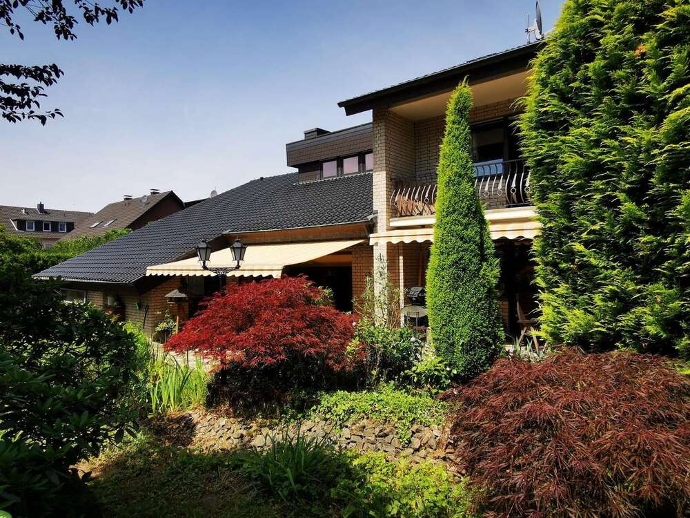 Thumbnail-Haus zum Kaufen in Bergisch Gladbach 1.790.000,00 € 300 m²