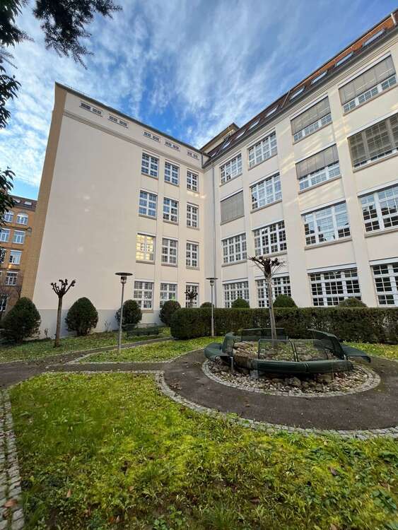 Thumbnail-Büro in Stuttgart 10.307,55 € 679 m²