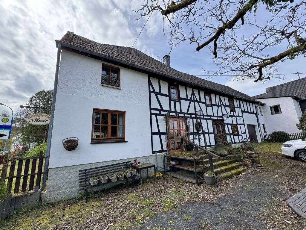 Thumbnail-Haus zum Kaufen in Niederwambach 225.000,00 € 202 m²