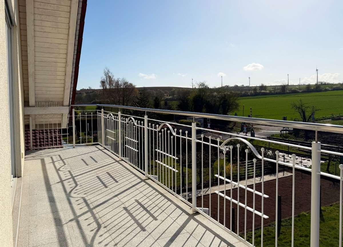 Thumbnail-Wohnung zum Mieten in Schöneck 1.830,00 € 150 m²