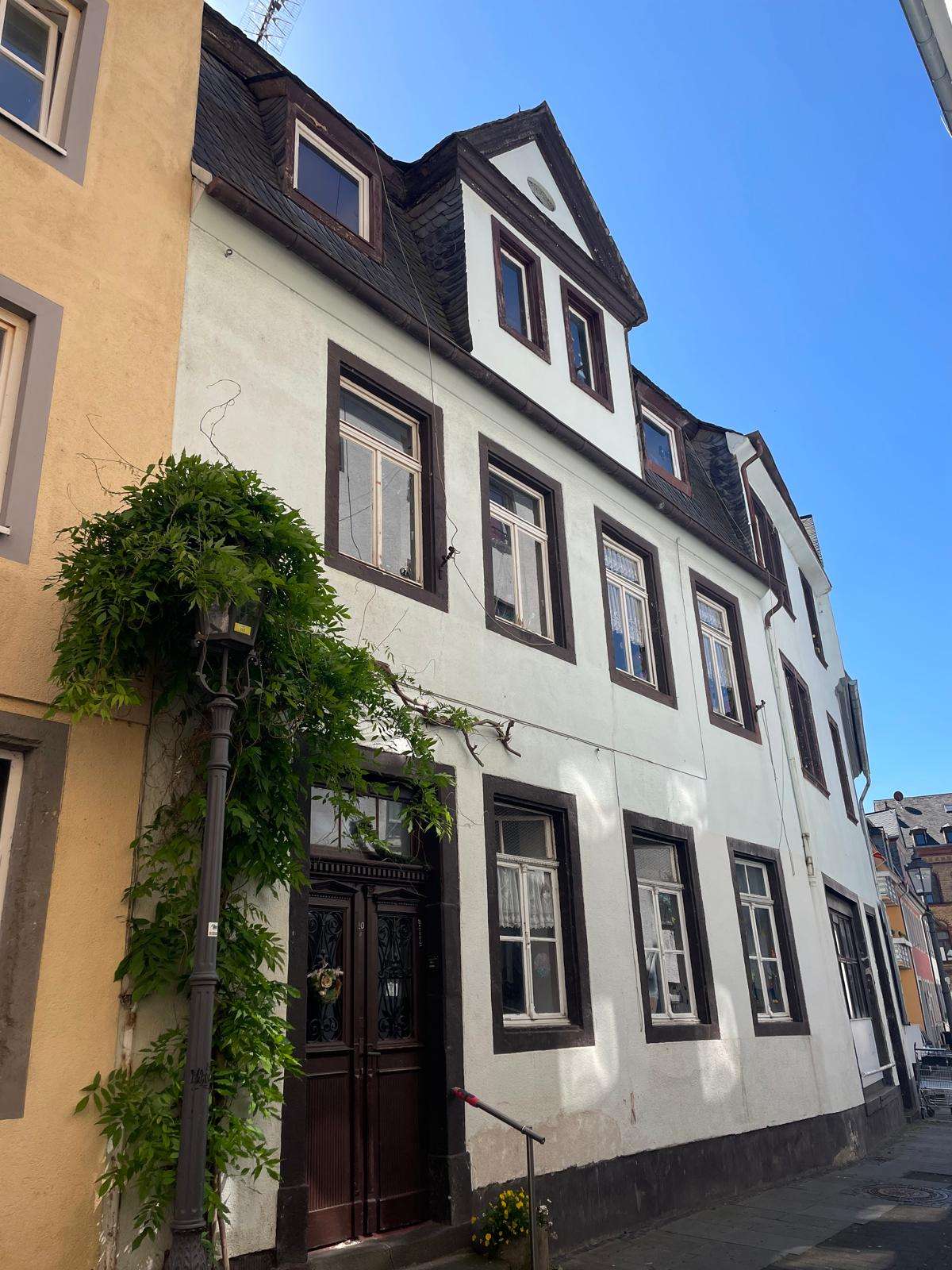 Thumbnail-Haus zum Kaufen in Koblenz-Ehrenbreitstein 100.000,00 € 268 m²