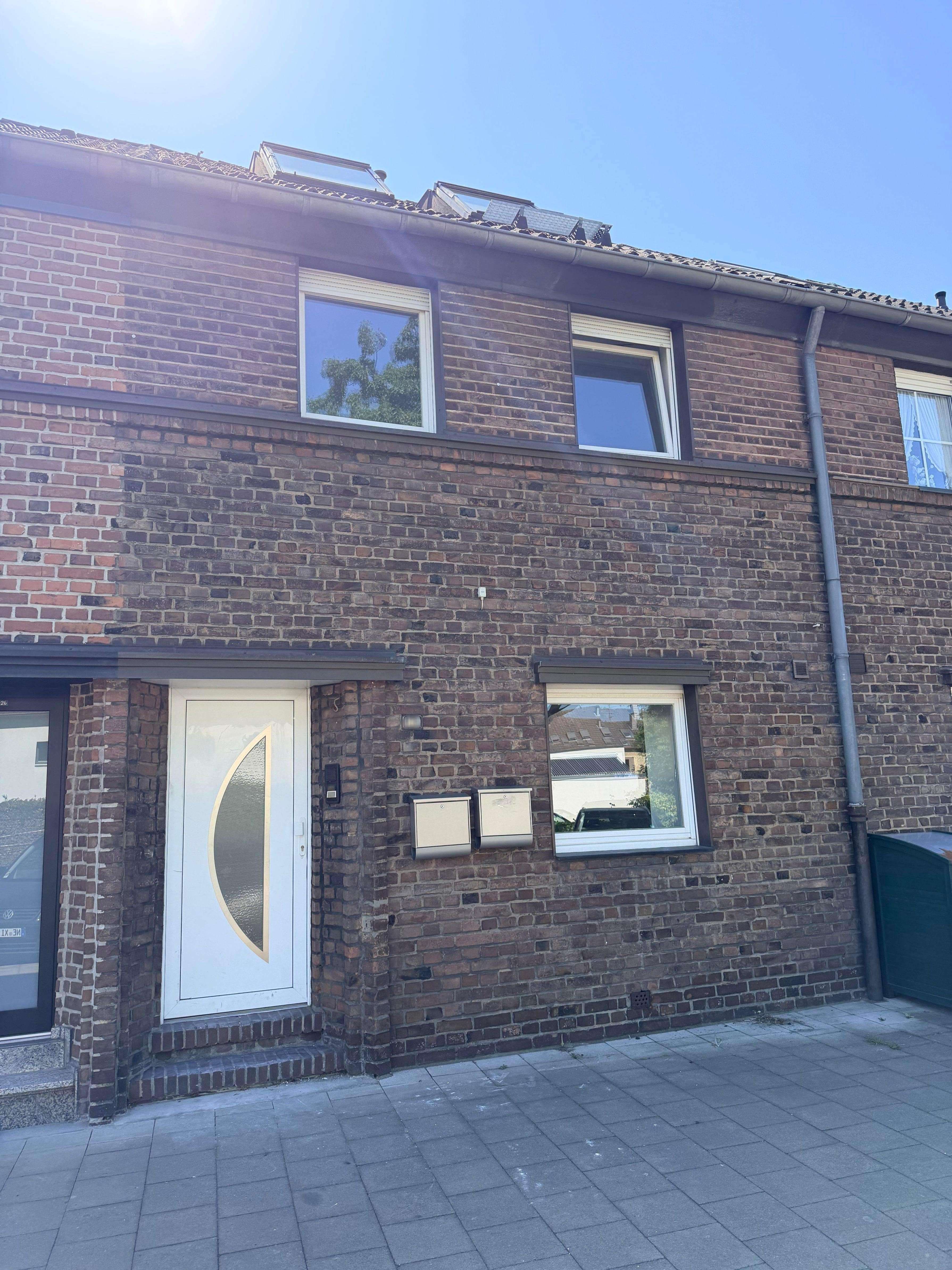 Thumbnail-Wohnung zum Mieten in Neuss 1.350,00 € 142 m²