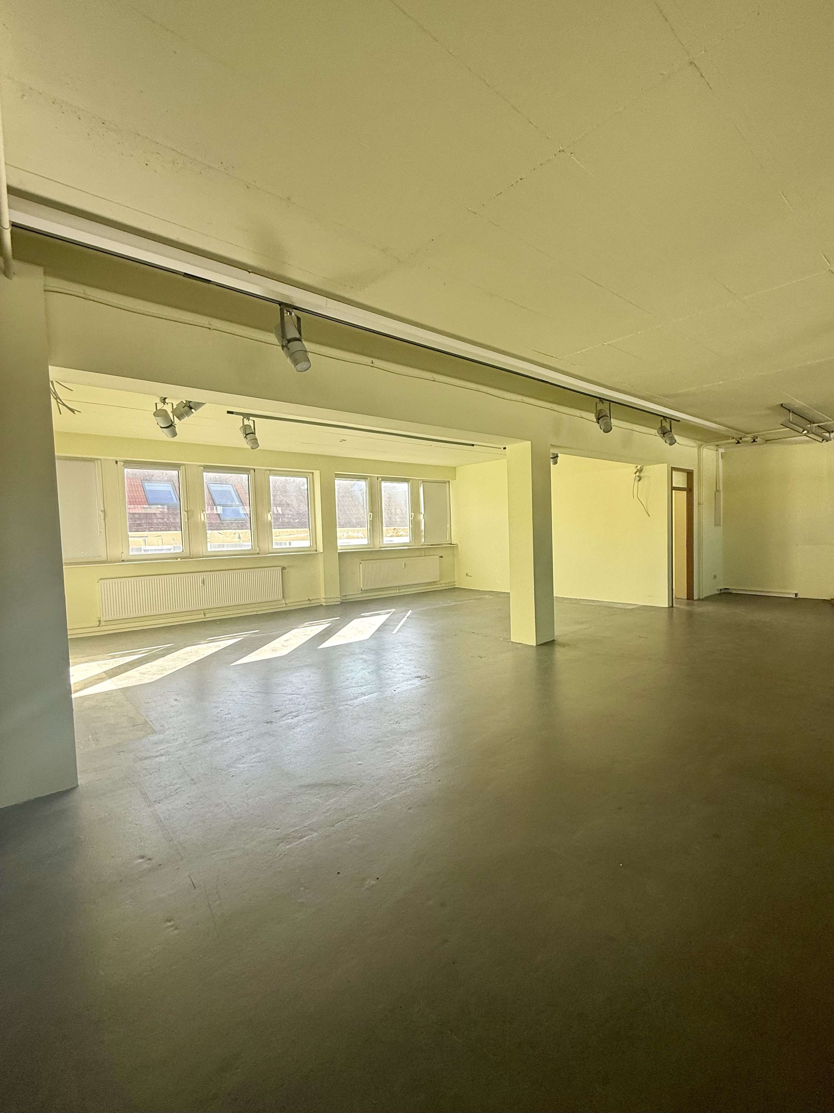 Thumbnail-Büro in Pirmasens 1.500,00 € 196 m²