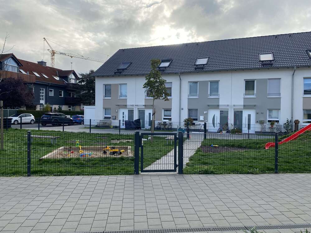 Thumbnail-Haus zum Mieten in Frankfurt am Main 2.400,00 € 140 m²