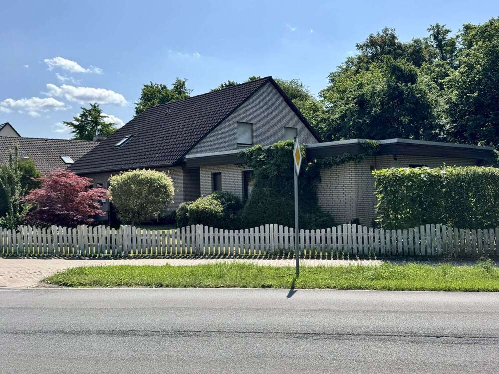 Thumbnail-Haus zum Kaufen in Burgwedel 598.000,00 € 305 m²