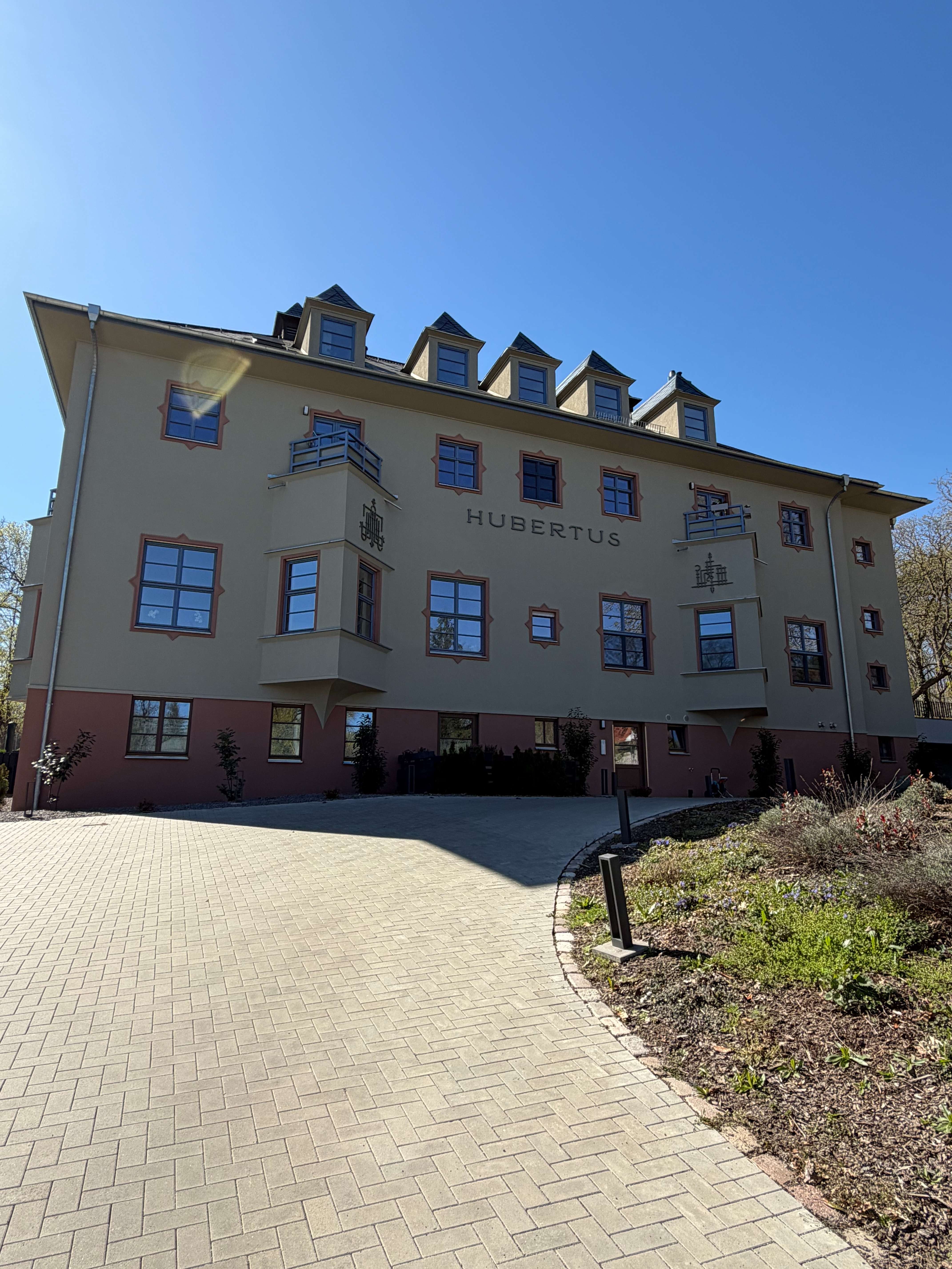 Thumbnail-Wohnung zum Mieten in Halle (Saale) 1.600,00 € 121.61 m²