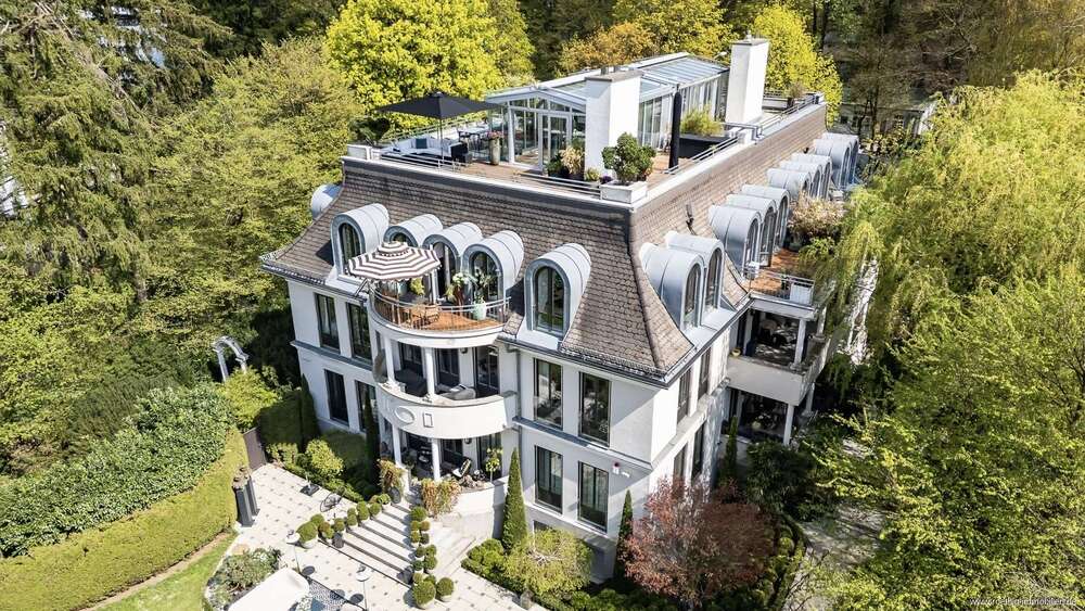 Thumbnail-Wohnung zum Kaufen in München 2.600.000,00 € 203 m²