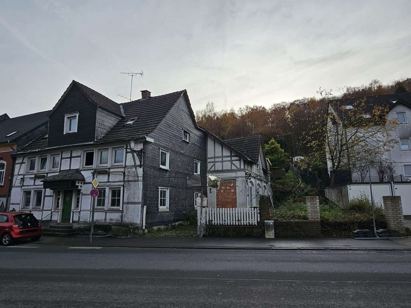 Thumbnail-Haus zum Kaufen in Wuppertal 320.000,00 € 396 m²