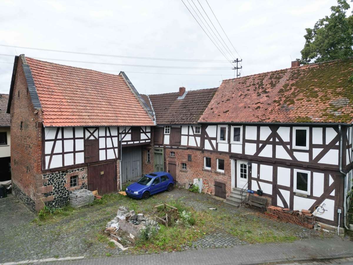 Thumbnail-Haus zum Kaufen in Ebsdorfergrund Rauischholzhausen 85.000,00 € 121 m²