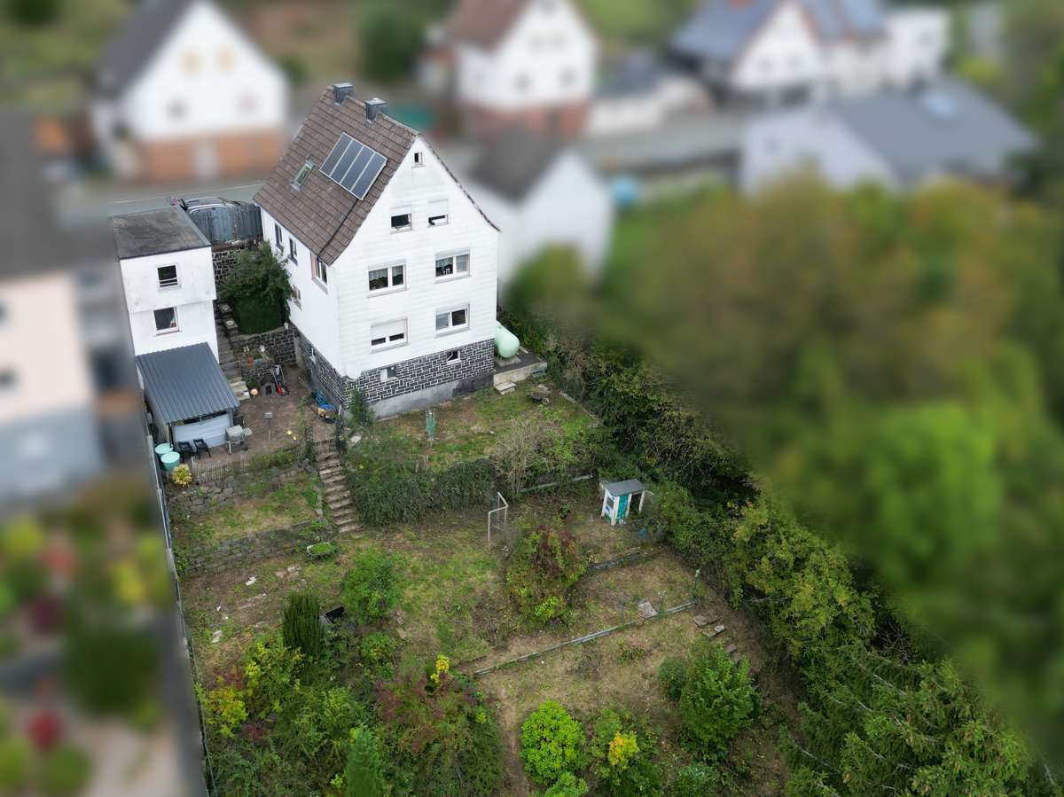 Thumbnail-Haus zum Kaufen in Bad Endbach Dernbach 170.000,00 € 130 m²