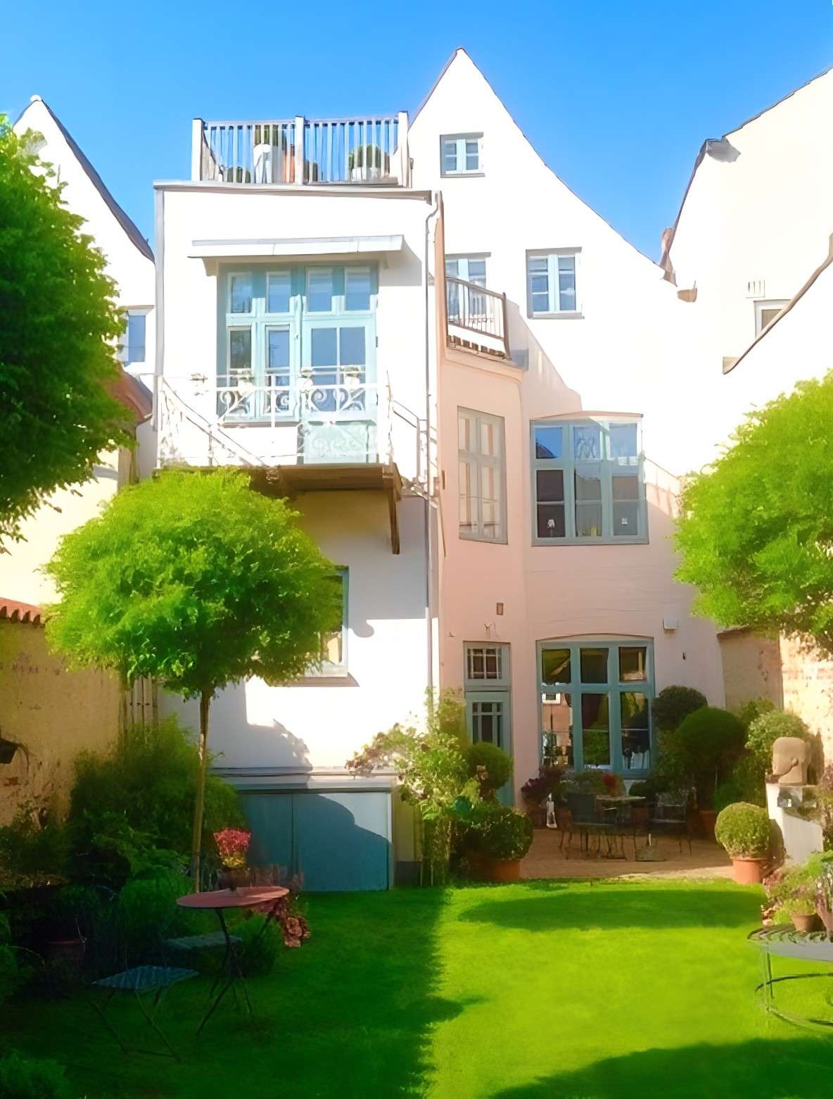 Thumbnail-Haus zum Kaufen in Lübeck 1.400.000,00 € 200 m²