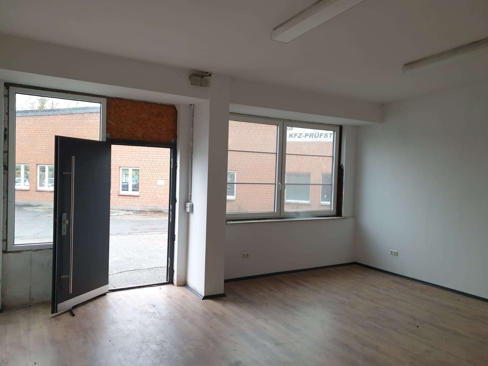 Thumbnail-Halle in Dortmund 2.100,00 € 145 m²