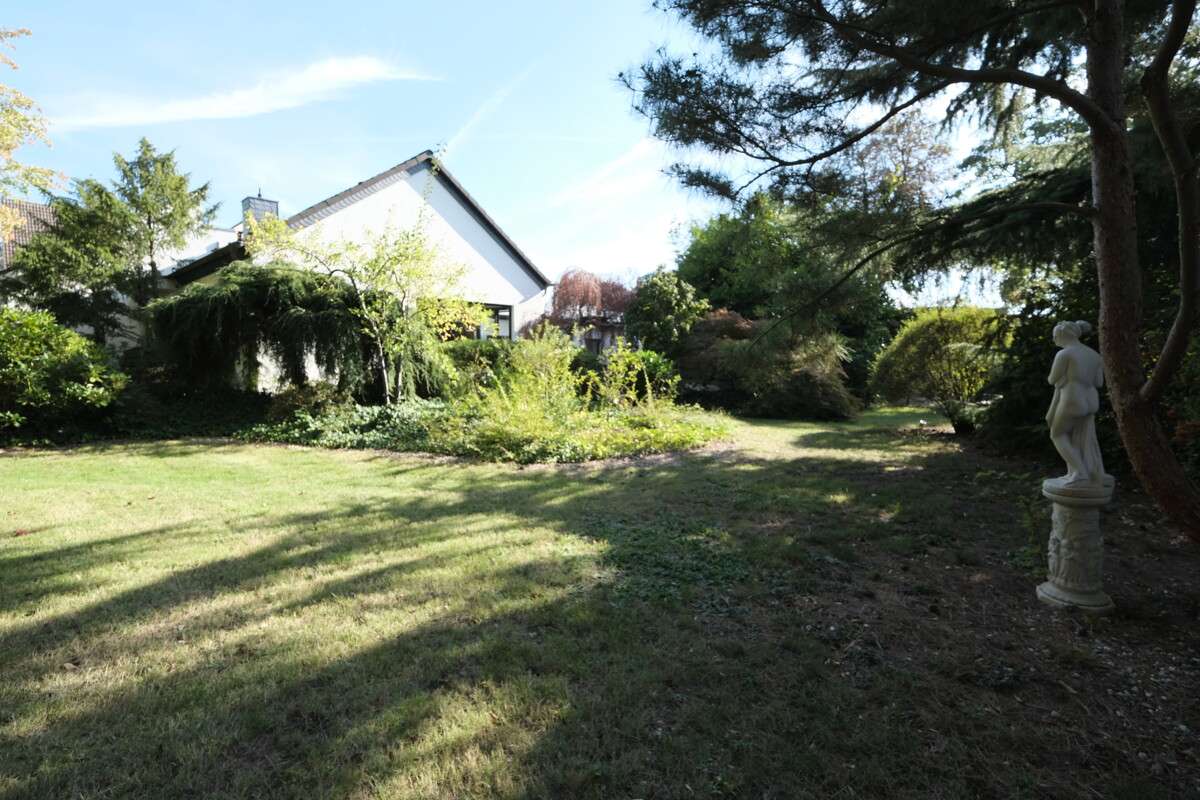 Thumbnail-Haus zum Kaufen in Monheim am Rhein 1.085.000,00 € 244 m²