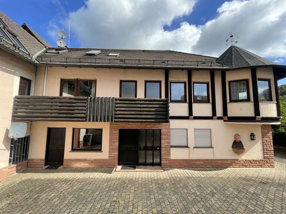 Thumbnail-Haus zum Kaufen in Heimbuchenthal 450.000,00 € 279 m²