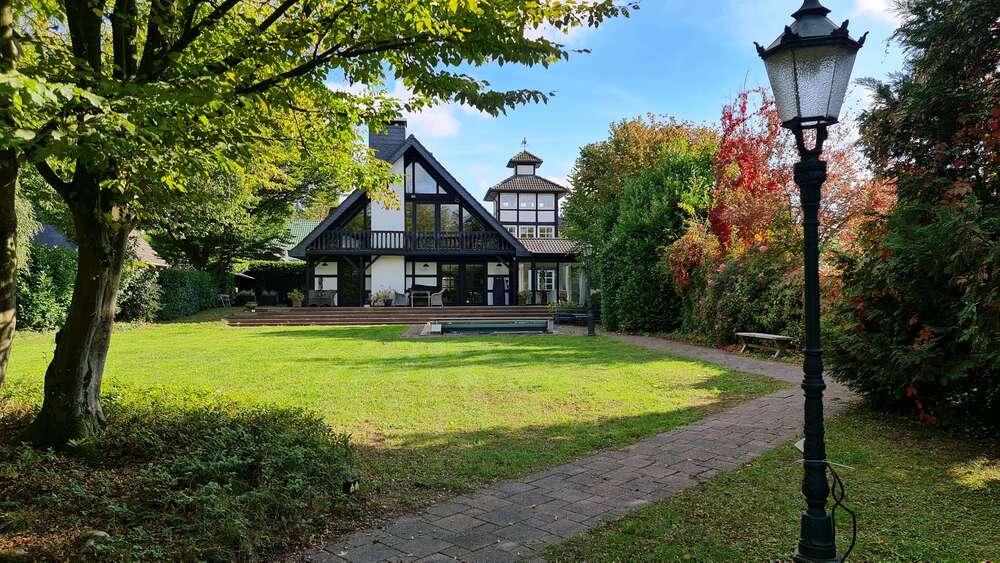 Thumbnail-Haus zum Kaufen in Grevenbroich - Mühlrath 1.749.000,00 € 300 m²