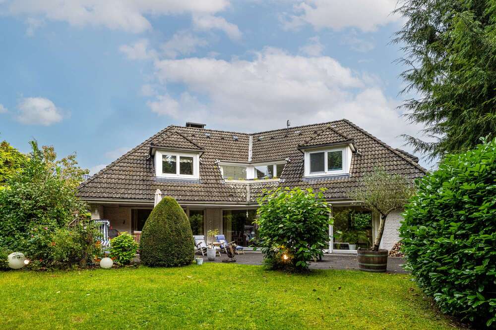 Thumbnail-Haus zum Kaufen in Hamburg Sasel 1.490.000,00 € 220 m²