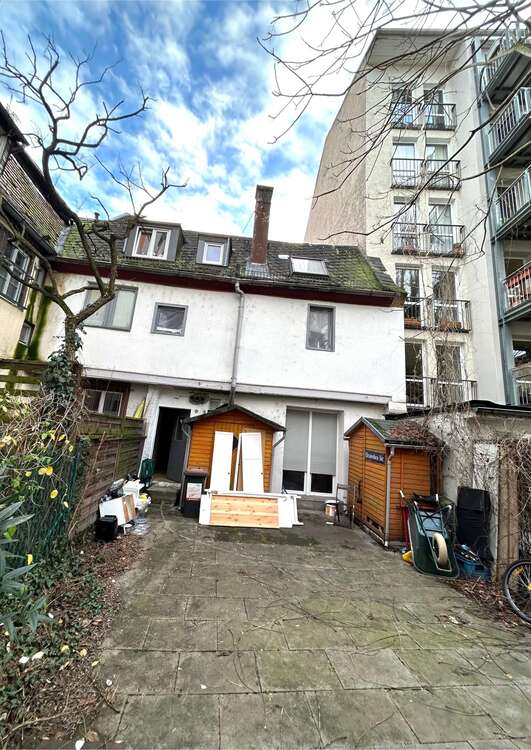 Thumbnail-Haus zum Kaufen in Frankfurt 1.650.000,00 € 327.5 m²