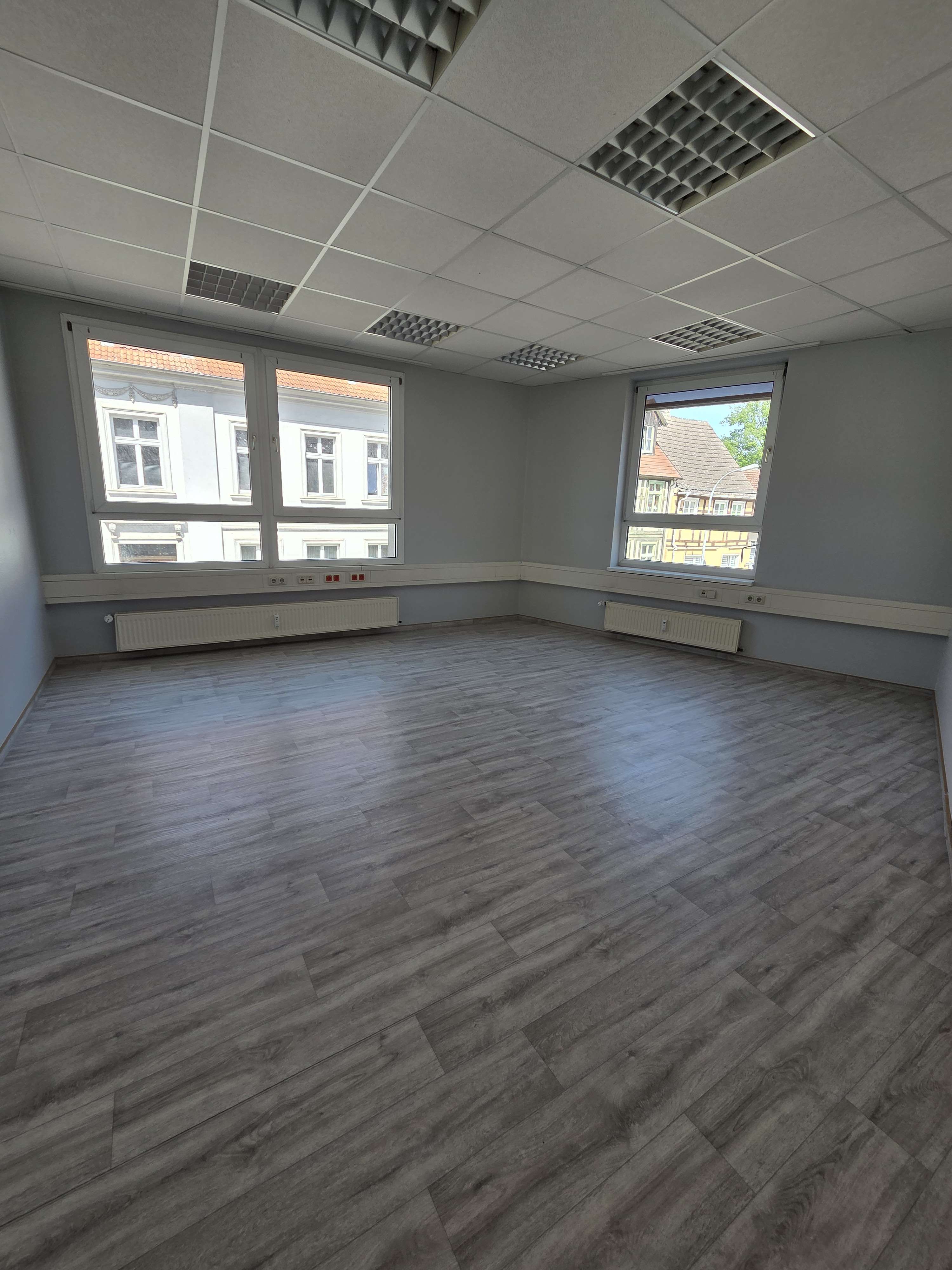 Thumbnail-Büro in Pritzwalk 718,70 € 143.74 m²