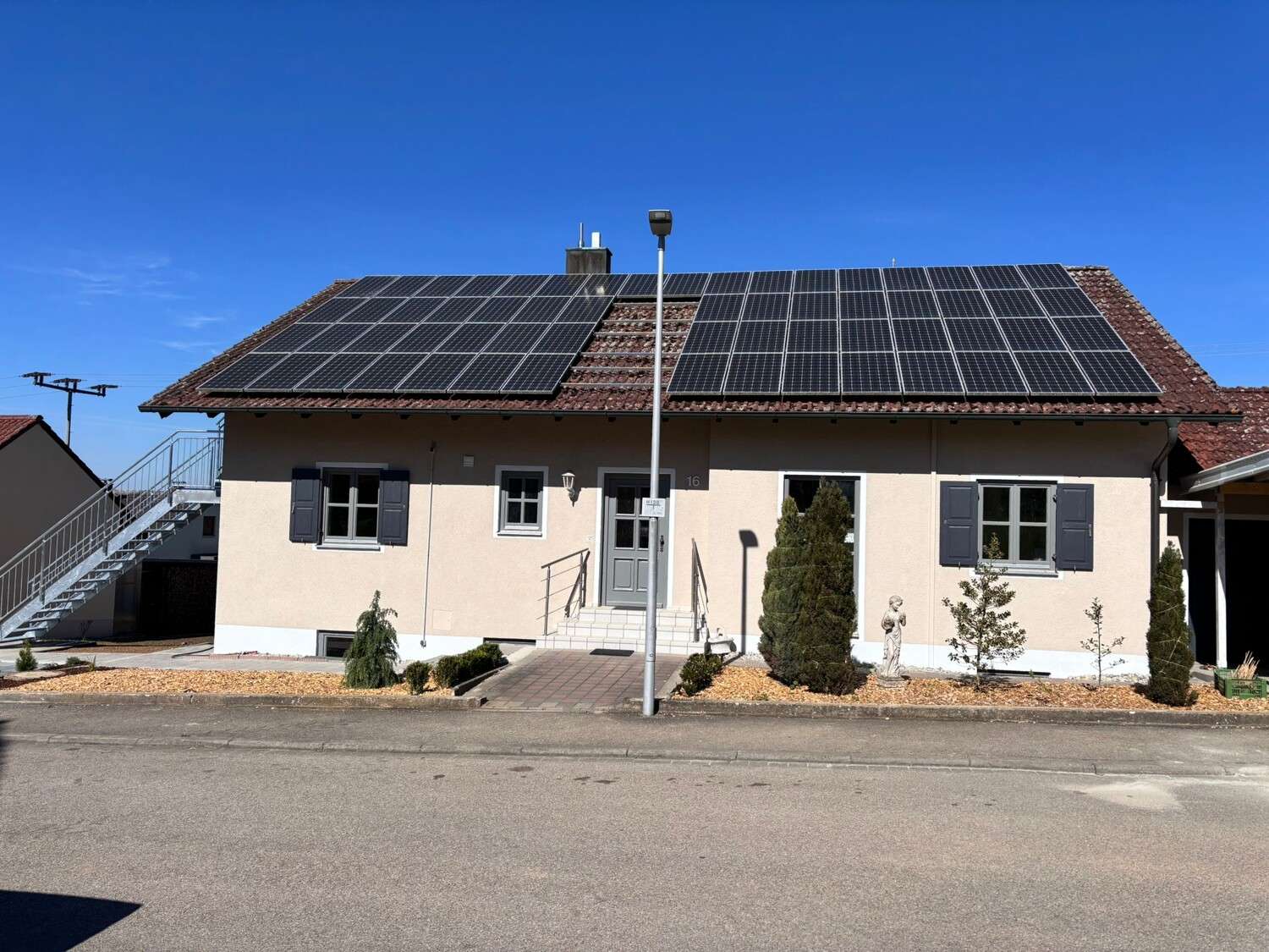 Thumbnail-Wohnung zum Mieten in Pförring Lobsing 1.100,00 € 175 m²