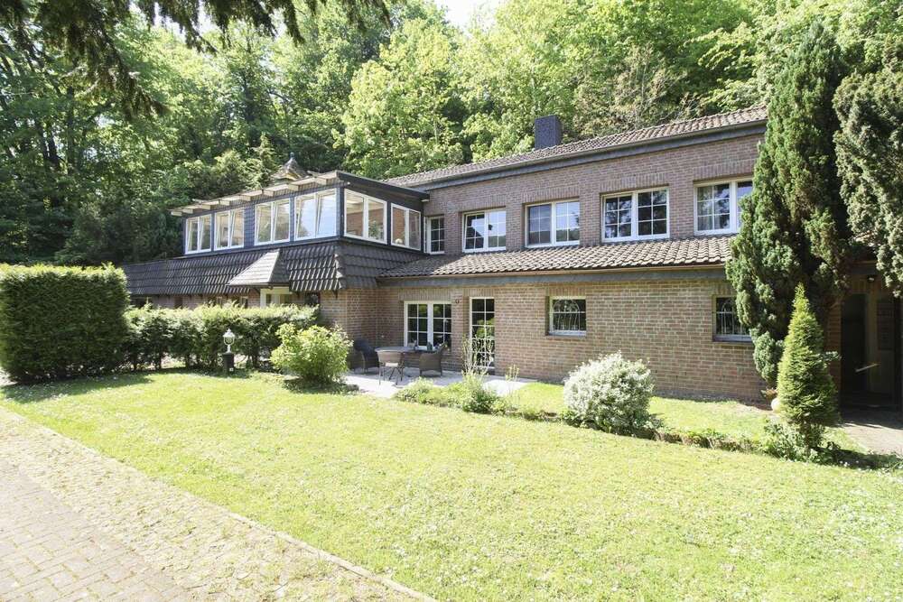 Thumbnail-Haus zum Kaufen in Bodenwerder 549.000,00 € 589.19 m²