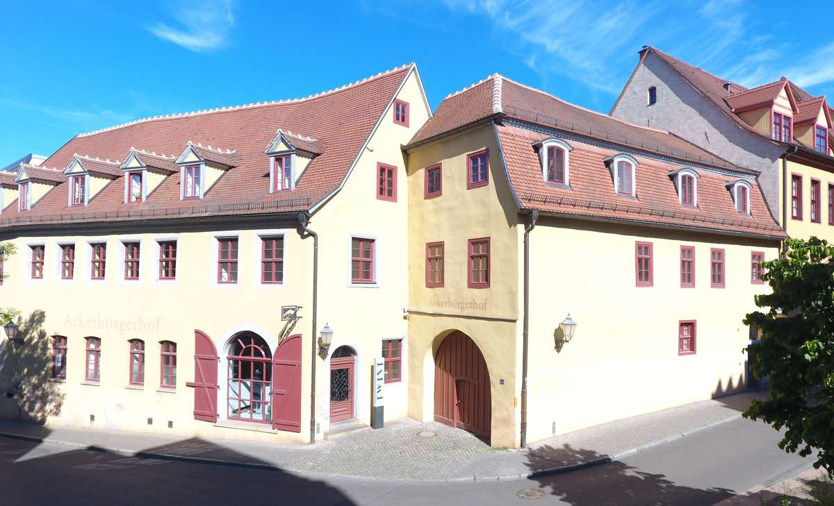 Thumbnail-Wohnung zum Mieten in Halle 848,00 € 106 m²