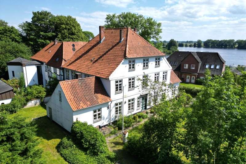 Thumbnail-Haus zum Kaufen in Süderstapel 595.000,00 € 360 m²