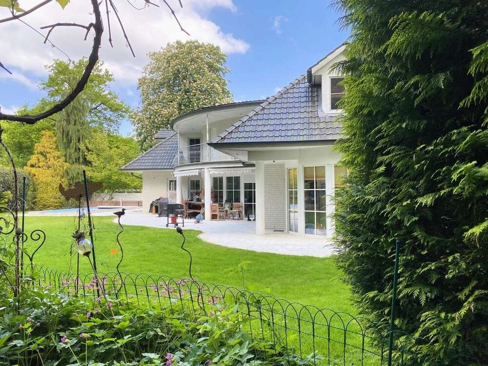 Thumbnail-Haus zum Kaufen in Hamburg Wohldorf-Ohlstedt 1.144.500,00 € 282 m²