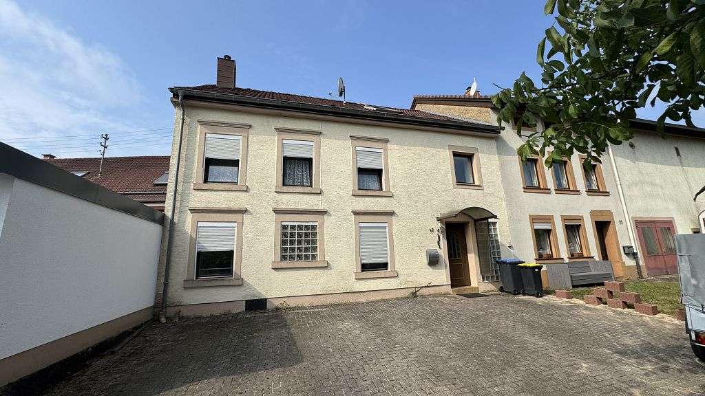 Thumbnail-Haus zum Kaufen in Bergen 166.000,00 € 275 m²