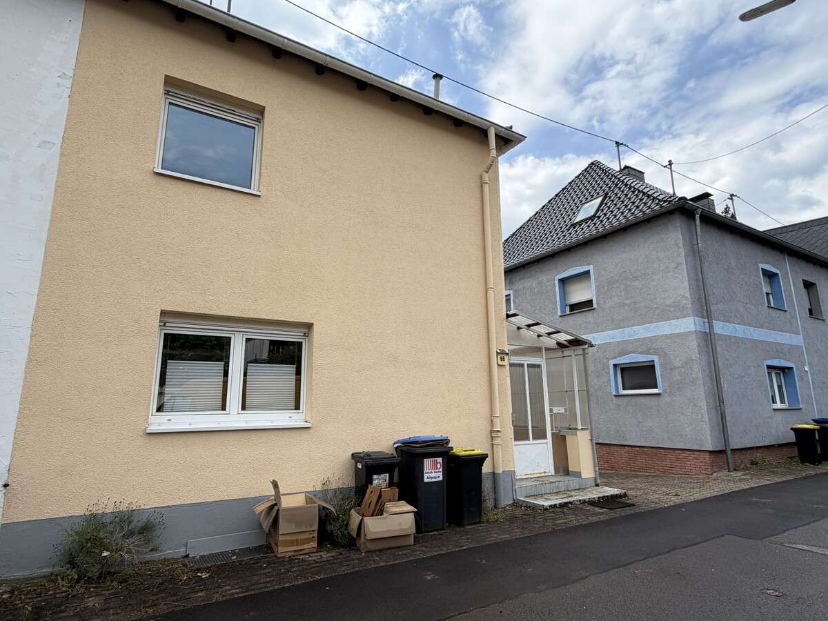 Thumbnail-Haus zum Kaufen in Großrosseln Karlsbrunn 99.000,00 € 130 m²