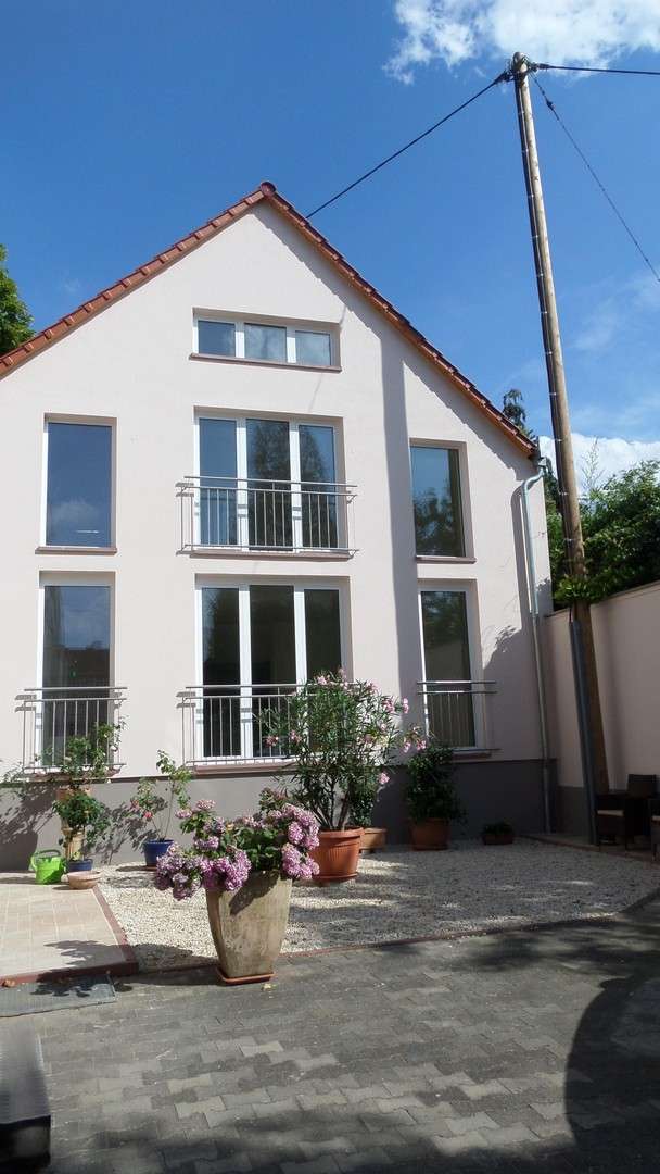 Thumbnail-Haus zum Mieten in Frankfurt am Main 3.350,00 € 178 m²