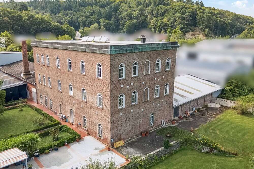 Thumbnail-Halle in Schiesheim 1.690.000,00 € 3027 m²