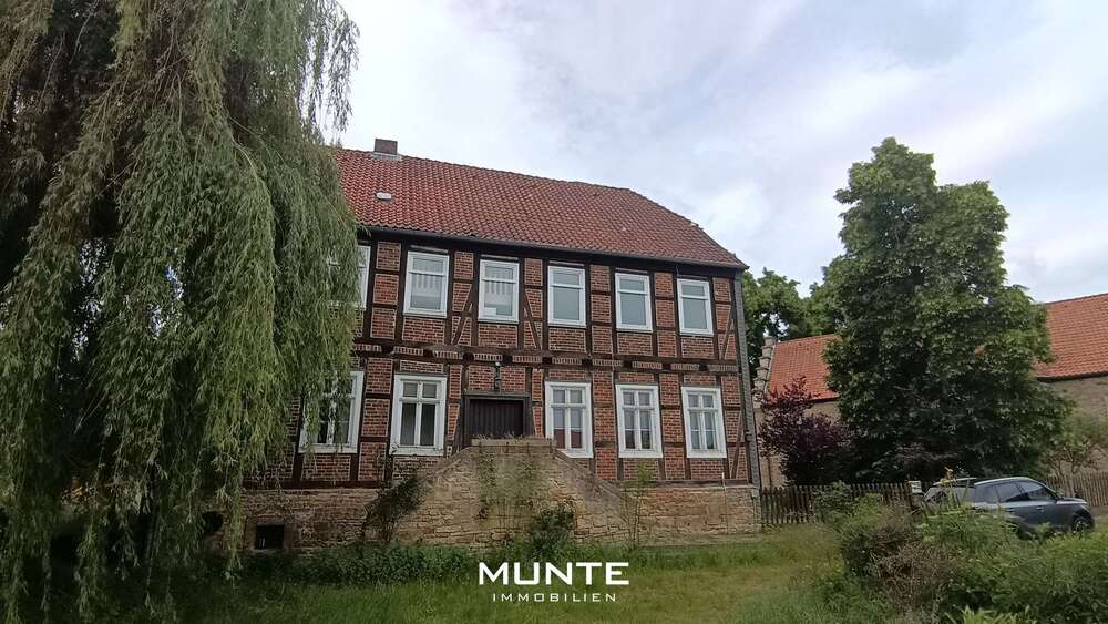 Thumbnail-Haus zum Kaufen in Bahrdorf-Saalsdorf 110.000,00 € 154 m²