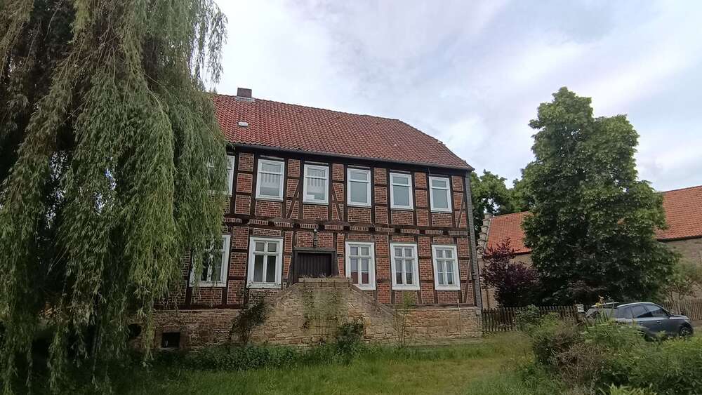 Thumbnail-Haus zum Kaufen in Bahrdorf-Saalsdorf 130.000,00 € 154 m²