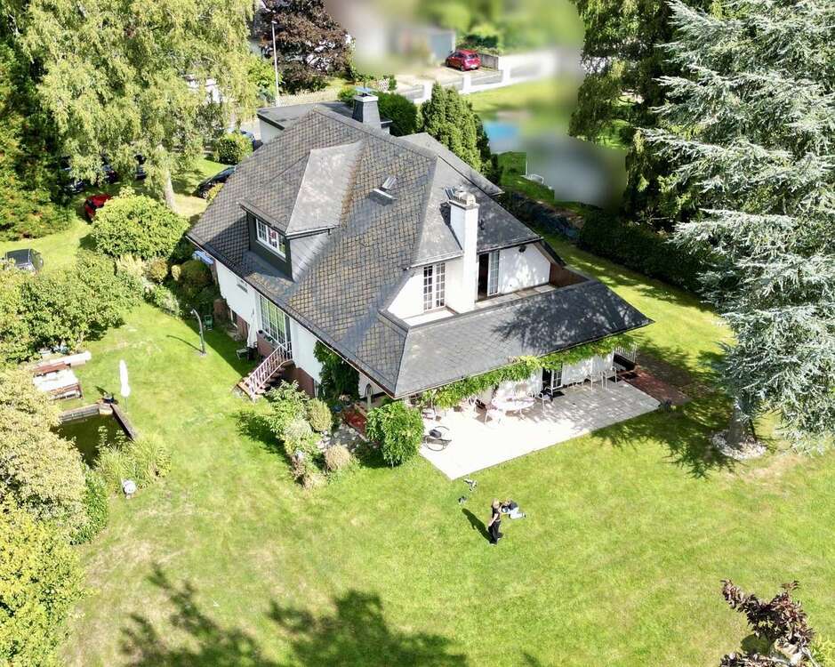 Thumbnail-Haus zum Kaufen in Niedernhausen 950.000,00 € 247 m²