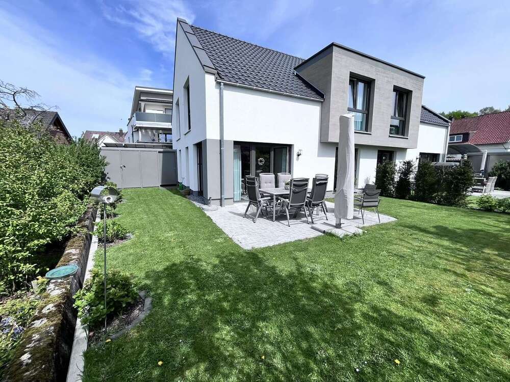 Thumbnail-Haus zum Mieten in Detmold 1.892,00 € 128 m²