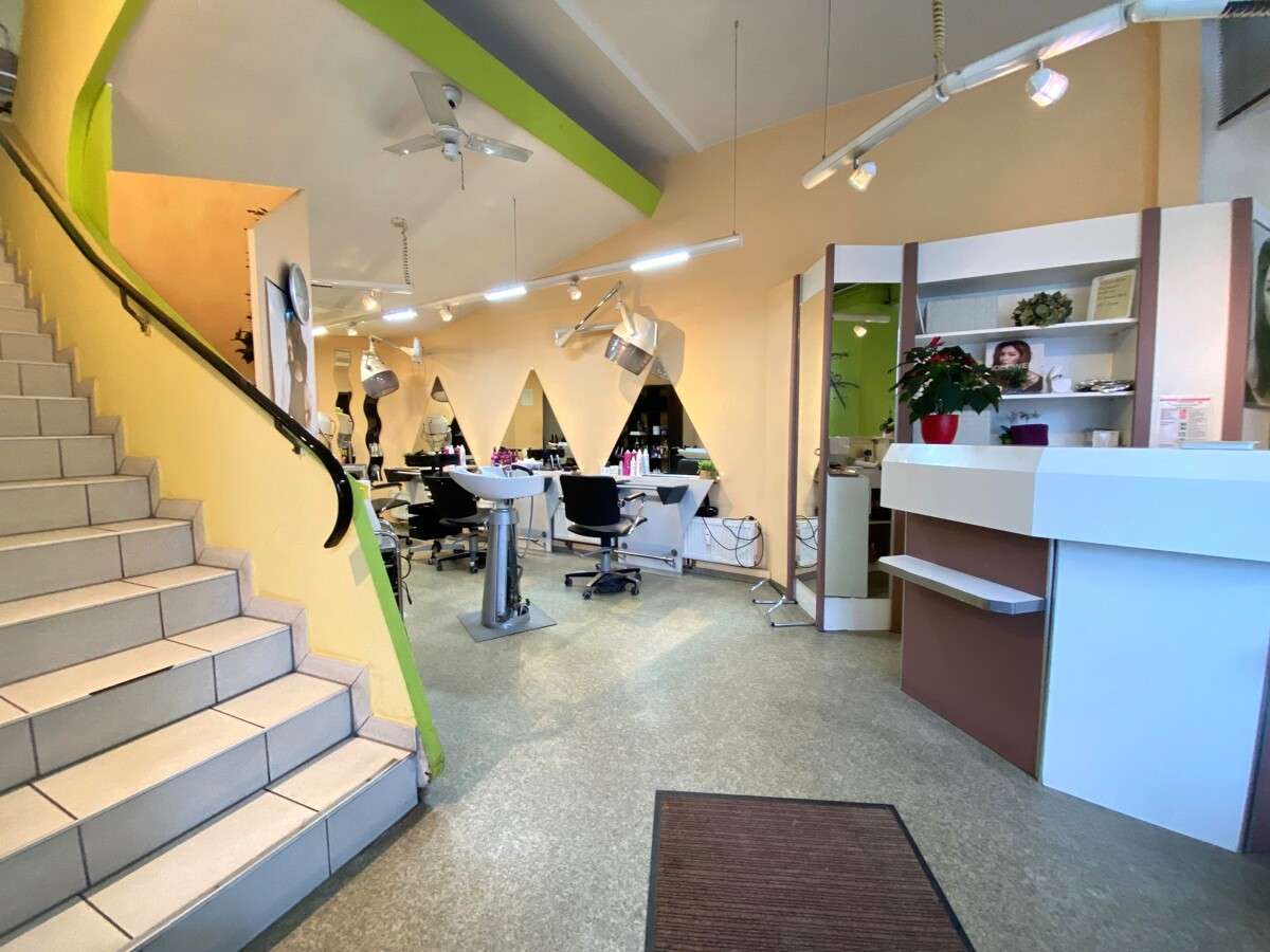 Thumbnail-Einzelhandel in Stuttgart Zuffenhausen Rot 1.540,00 € 76.3 m²