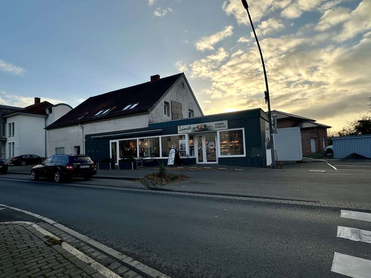 Thumbnail-Haus zum Kaufen in Hüllhorst 415.000,00 € 330 m²