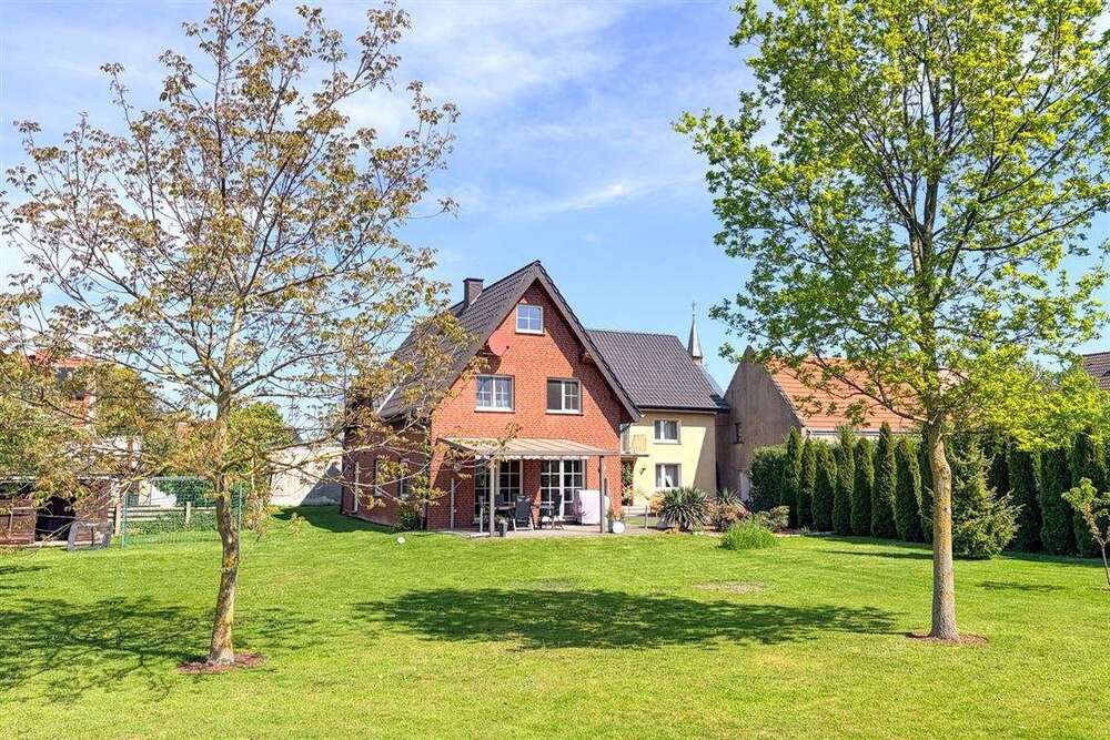 Thumbnail-Haus zum Kaufen in Erwitte 448.000,00 € 266 m²