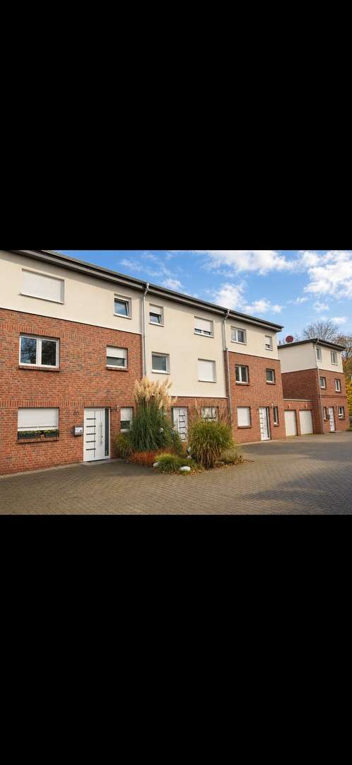 Thumbnail-Haus zum Mieten in Sehnde 1.590,00 € 170 m²