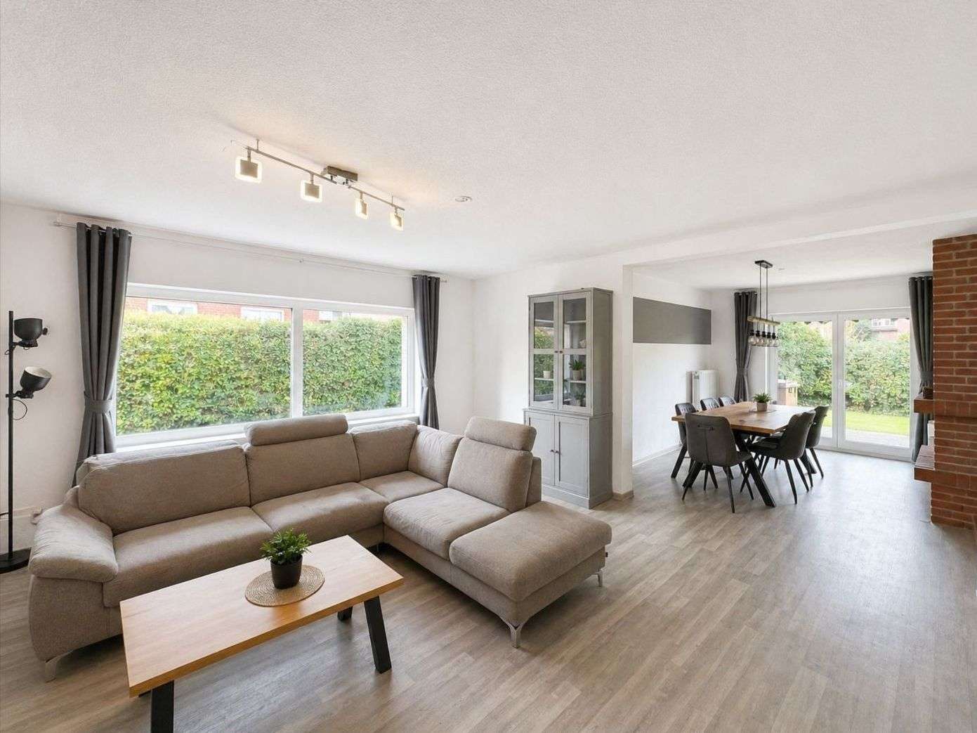 Thumbnail-Haus zum Mieten in Varel 1.200,00 € 120.54 m²