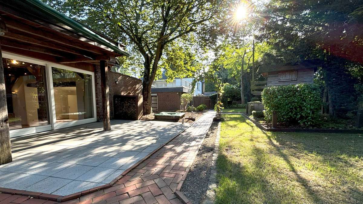 Thumbnail-Haus zum Mieten in Moers 2.500,00 € 257 m²