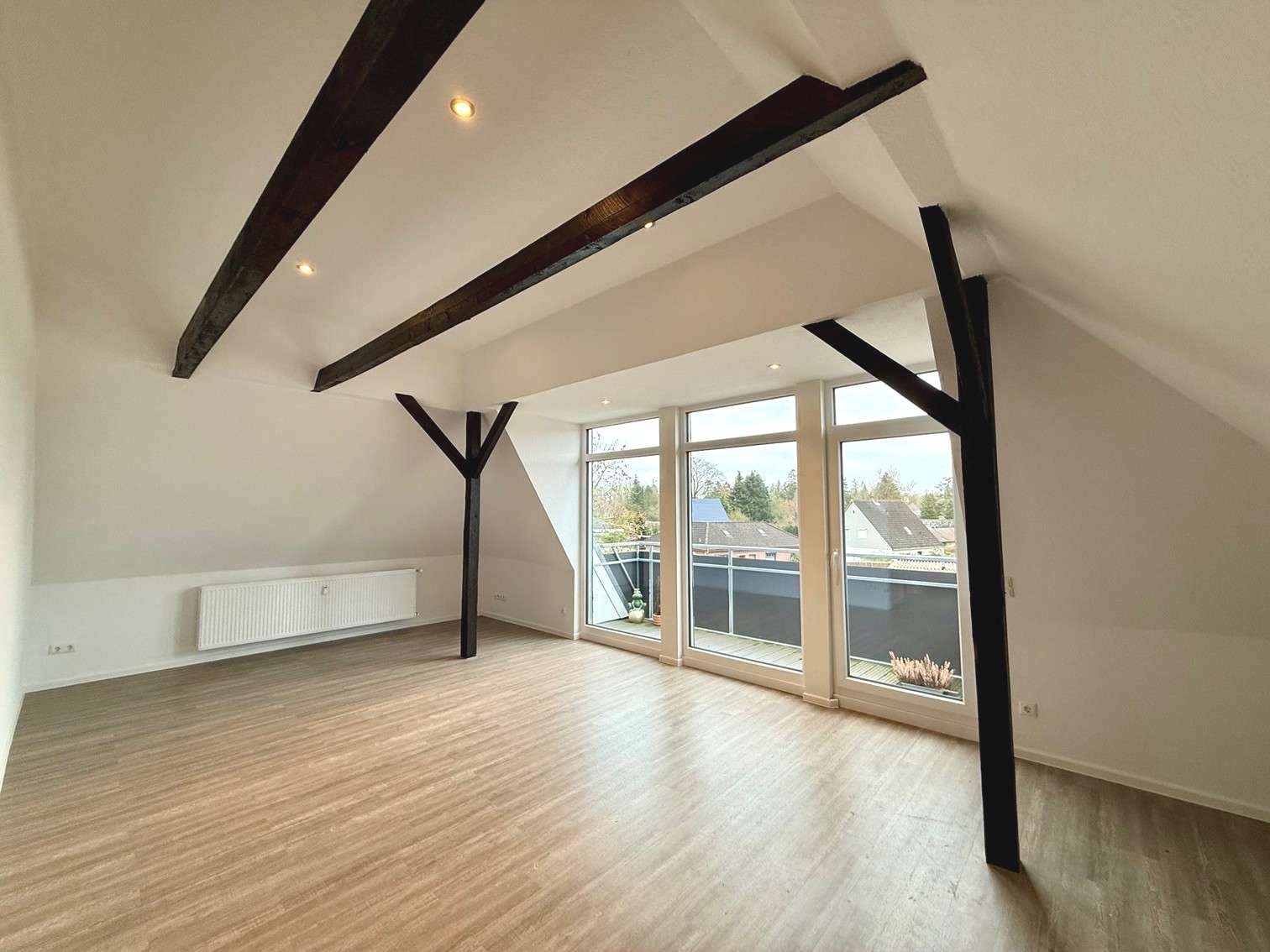 Thumbnail-Wohnung zum Mieten in Varel 900,00 € 94.98 m²