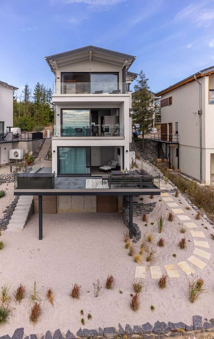 Thumbnail-Haus zum Kaufen in Neukieritzsch 1.050.000,00 € 180 m²