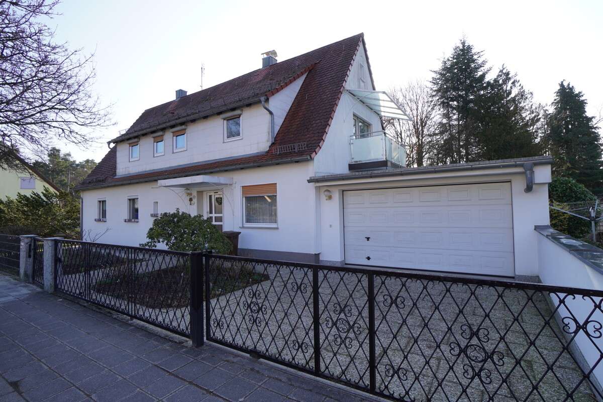Thumbnail-Haus zum Kaufen in Schwaig b. Nürnberg 595.000,00 € 200 m²